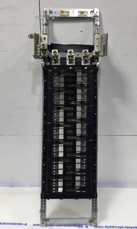 Hot Picks GE 42 Circuit 3PH 208V Load Center/Guts Only 13" x 38" - Cosmetic Flaw