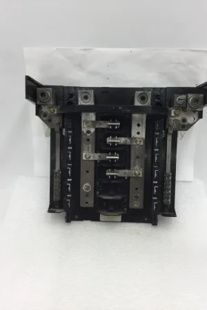 Markdown GE General Electric 125 Amp 4 Space/8 Circuit 120/240 VAC Load Center Guts Only 10" X 9"